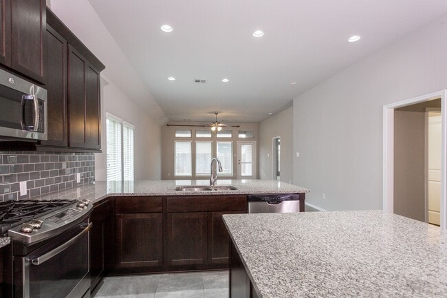 Foto del edificio - Comfort Meets Style – 3BR/2BA Home in Manor!