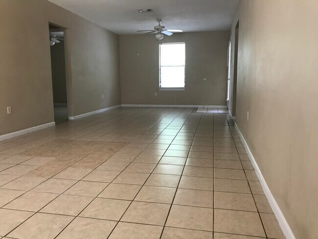 Foto del edificio - 4998 Okaloosa Ln