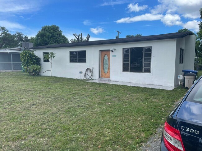 Foto del edificio - 1280 NE 209th Ter