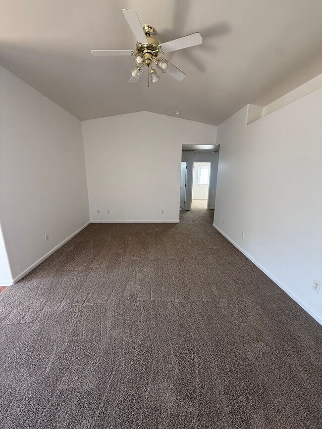 Foto del edificio - Cozy 3-Bedroom Home in Northeast Bakersfield