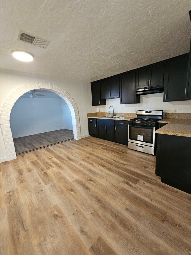 Foto del edificio - 5446 S 17th Pl