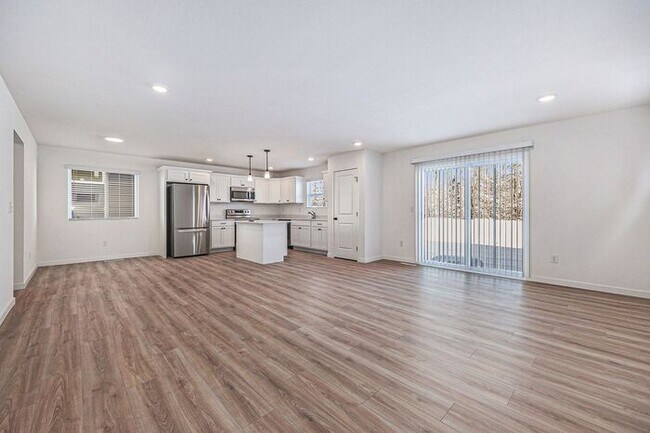 Building Photo - Limited-Time Offer: Sign your lease by April 15 and enjoy 1 month free rent.