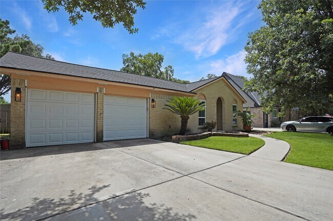 Building Photo - 17119 Mellow Ridge Dr