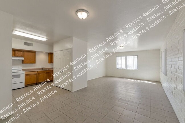 Building Photo - 7051 S 6th Ave