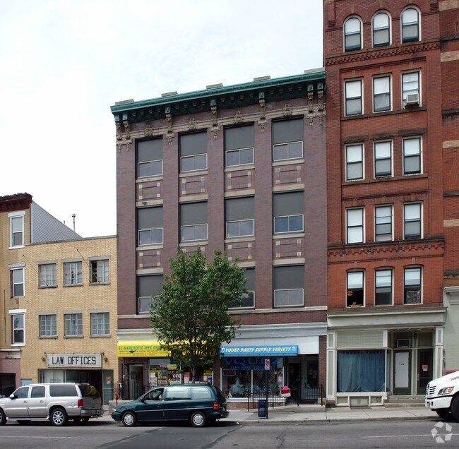 Building Photo - 142-144 N 7th St
