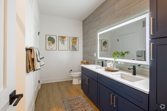 2BR, 2BA - 1,214SF - Chestnut - Primary Bathroom - The Lennox at Copperleaf