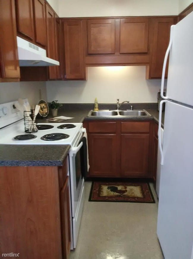 Building Photo - 447 Hillcrest Dr