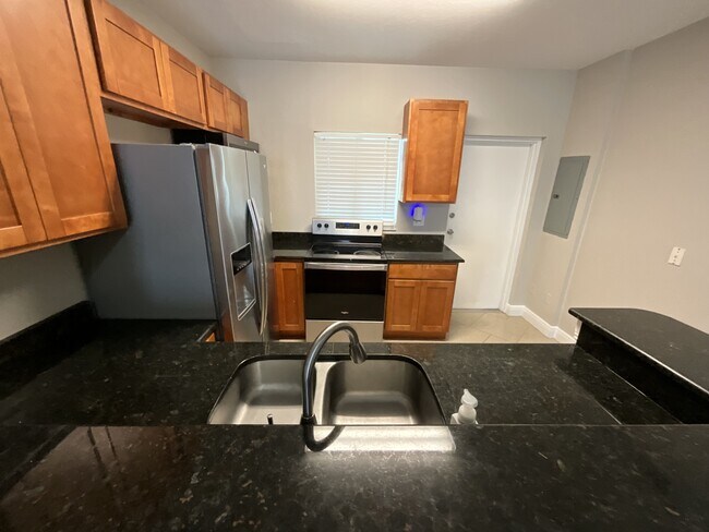 Foto del edificio - 8555 Bernwood Cove Loop
