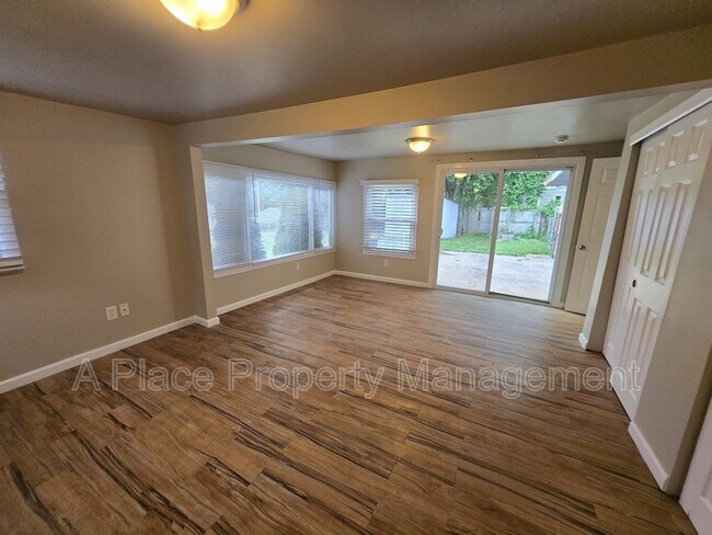 Foto del edificio - 8444 Engler Ave