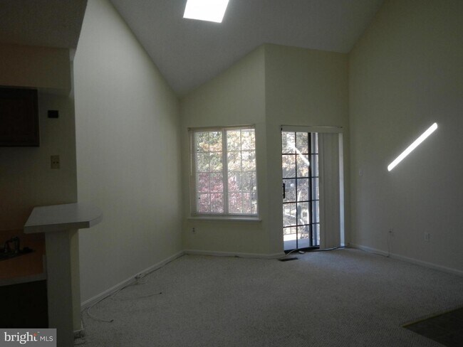 Building Photo - 10817 Amherst Ave