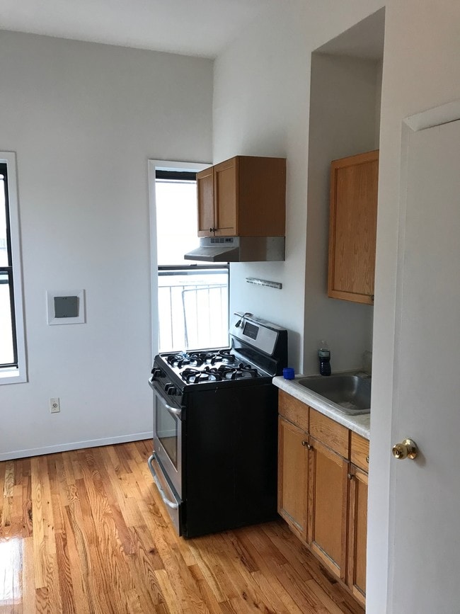 Building Photo - 146 Wythe Ave