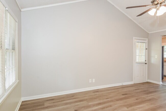 Building Photo - 5976 Lake Lanier Heights Rd