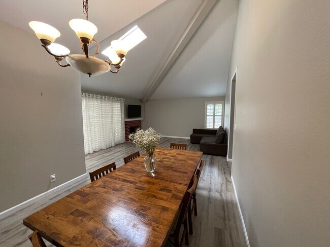 Dining room - 576 Cabot Ct