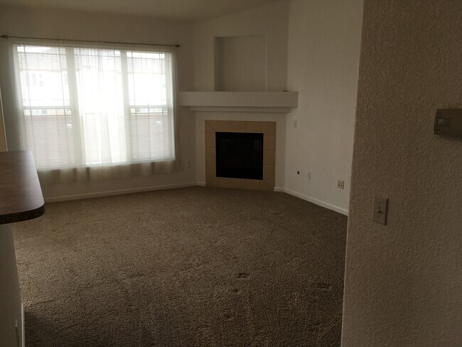 Foto del edificio - 8520 S Holland Ln