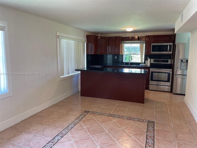 Foto del edificio - 2255 SW 26th St