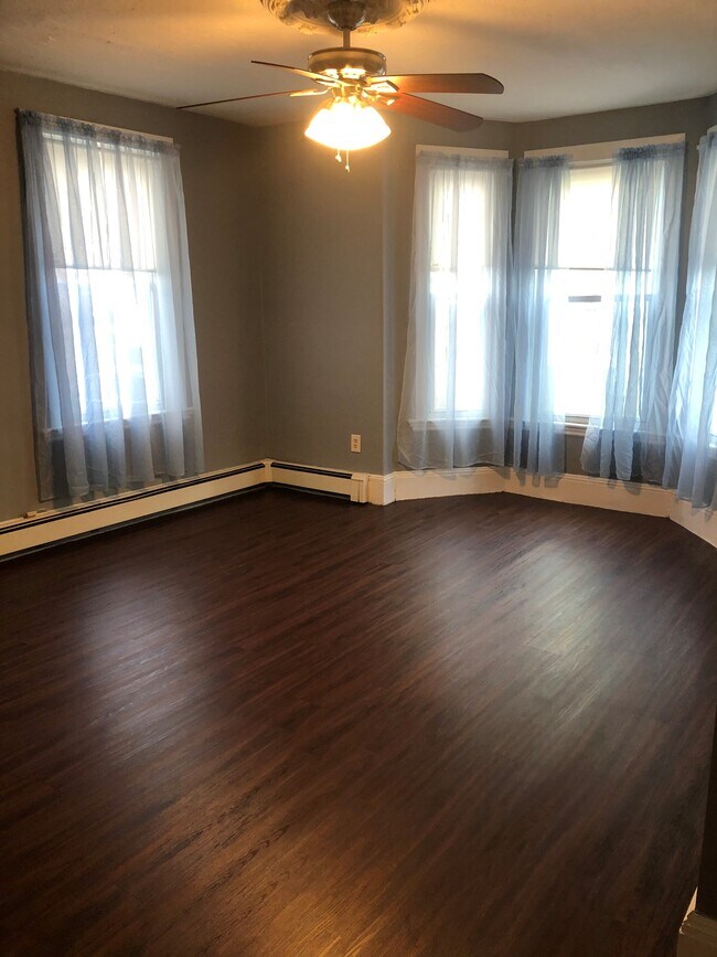 Living room - 41 Central Ave