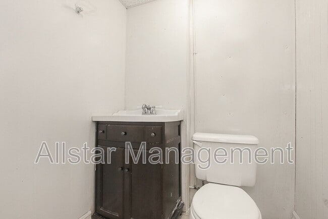 Foto del edificio - 3195 Whitethorn Rd