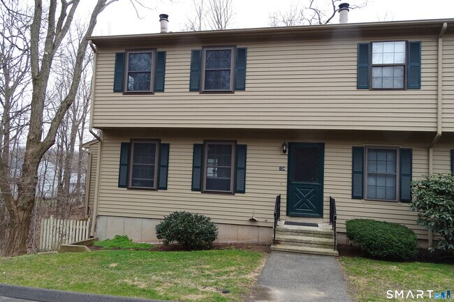 Building Photo - 124 Village Ln