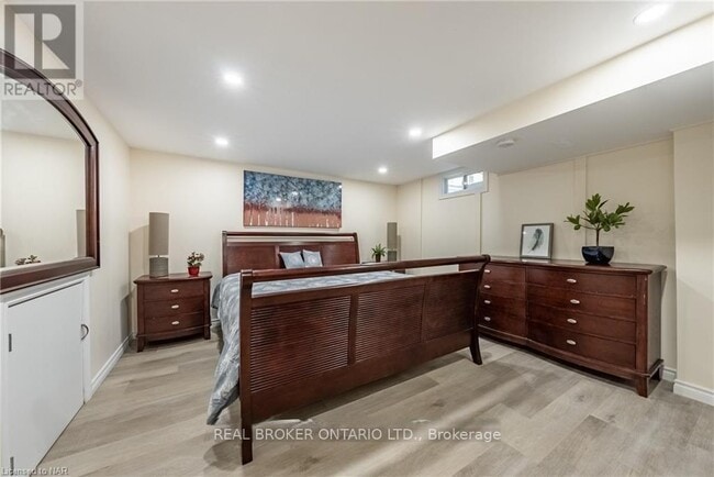 Building Photo - 9 The Pinery