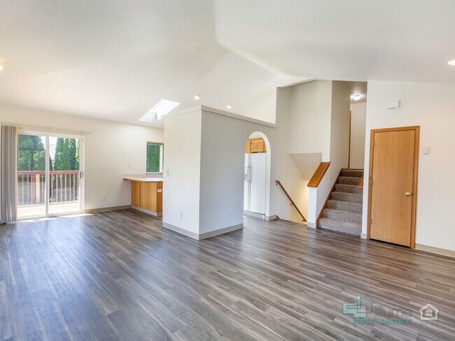 Foto del edificio - 50% off first full month of rent - Stunnin...