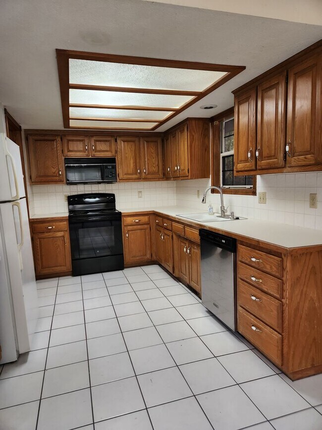 Foto del edificio - Southwest Springfield 3 Bed / 2 Bath Home ...