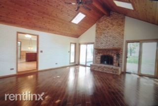 Primary Photo - 16555 W Sandlake Rd