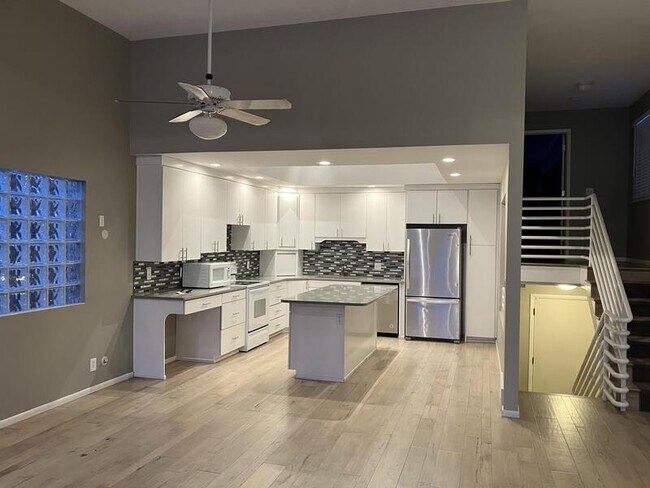 Building Photo - 3635 Cove Point Dr