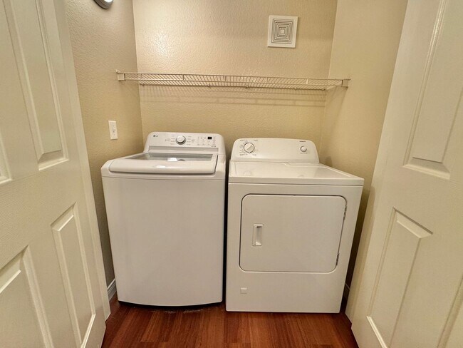Foto del edificio - SPACIOUS 3 BEDROOM 2 FULL BATH CONDO IN GA...