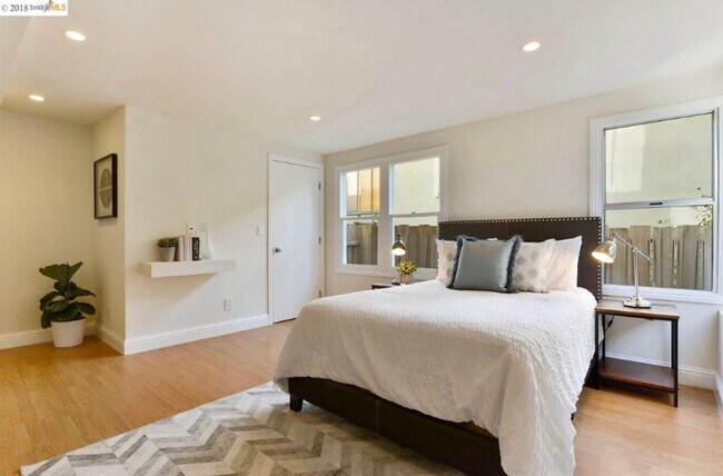 Bedroom - 4151 Eastlake Ave