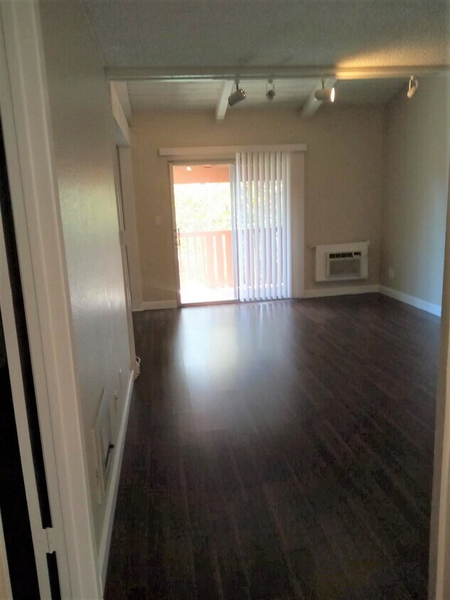 1040 W MacArthur Blvd Unit 010, Santa Ana, CA 92707 Condo for Rent in