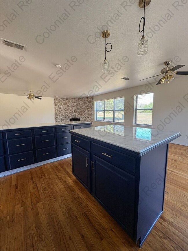 Foto del edificio - Spacious 3 bedroom, 3 bathroom home on the golf course.