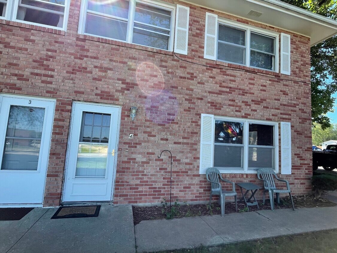 2421 Crescent Dr, Cedar Falls, IA 50613 House Rental in Cedar Falls