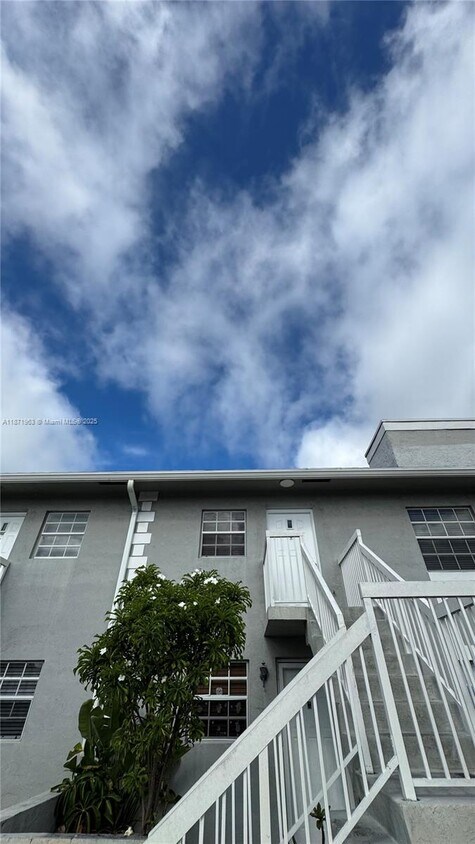 Foto principal - 438 NE 210th Cir Terrace