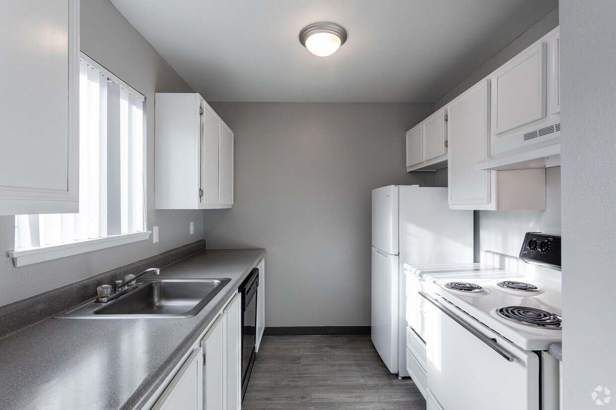 Pine Square Apartments Portland, OR