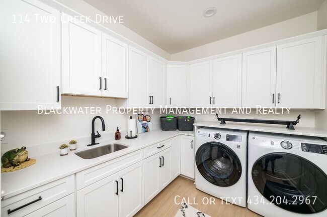 Foto del edificio - Beautiful 4 Bedroom Home in Bethel Estates