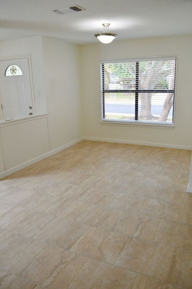 Photo - Beautiful 2 bed 2 bath with new flooring a... House