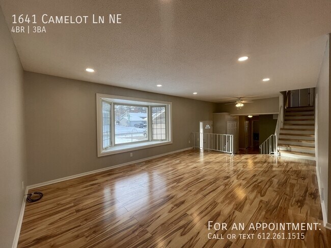 Foto del edificio - 1641 Camelot Ln NE