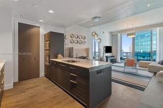 Building Photo - 200 Biscayne Blvd Way