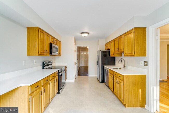 Foto del edificio - 2131 Kings Mill Ct