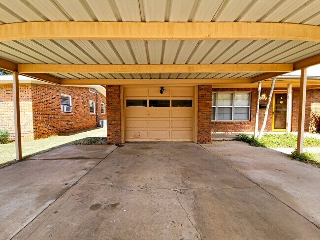 Building Photo - Spacious 3 Bed 2 Bath In Central Lubbock
