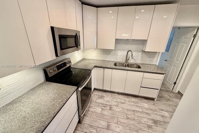 Foto del edificio - 8855 SW 17th Terrace