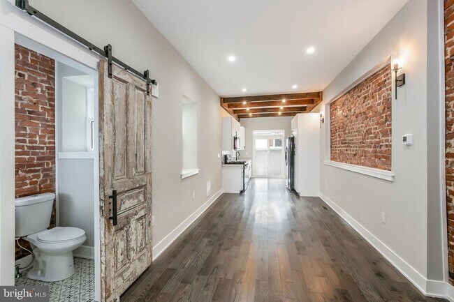 Foto del edificio - 3118 W Montgomery Ave