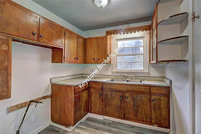 Building Photo - 3430 Charleston Cir