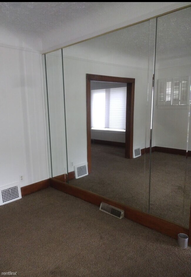 Building Photo - 5 br, 1.5 bath House - 7781 Burnette St