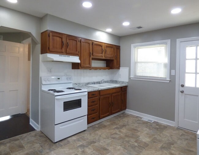 Building Photo - 206 Broadview Dr