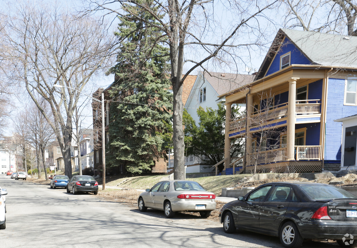 Building Photo - Montclair