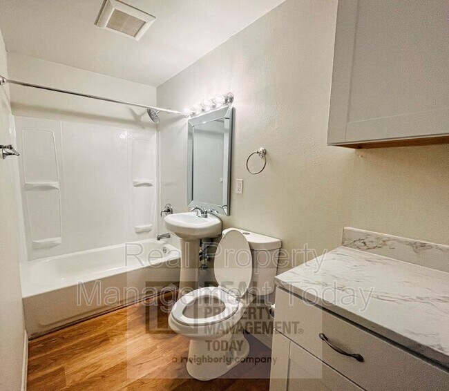 Foto del edificio - 2822 Hefner Ave