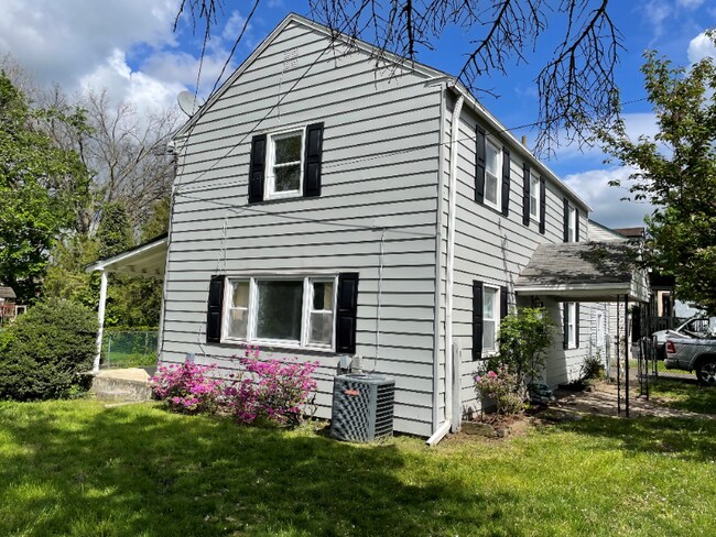 Foto del edificio - 2421 Woodland Rd