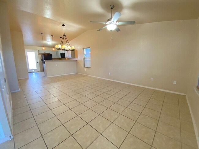 Foto del edificio - Northeast El Paso 3 Bed Refrig A/C