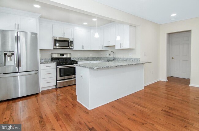 Building Photo - 410 Hornel St